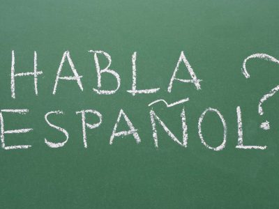 Do you speak spanish written in chalk