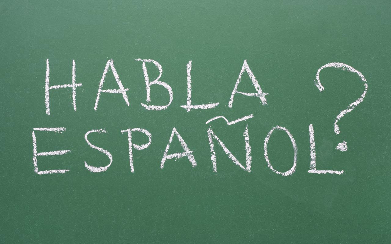 Do you speak spanish written in chalk